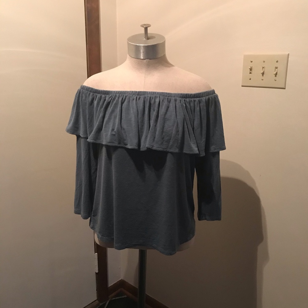 American Eagle off the shoulder shirt